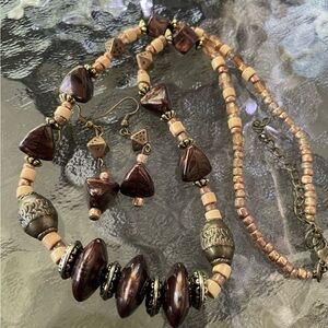 Necklace and earrings made of brown and tan stones.